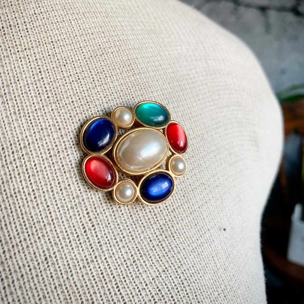 Vintage Avon Multi Colored Cabochon Brooch